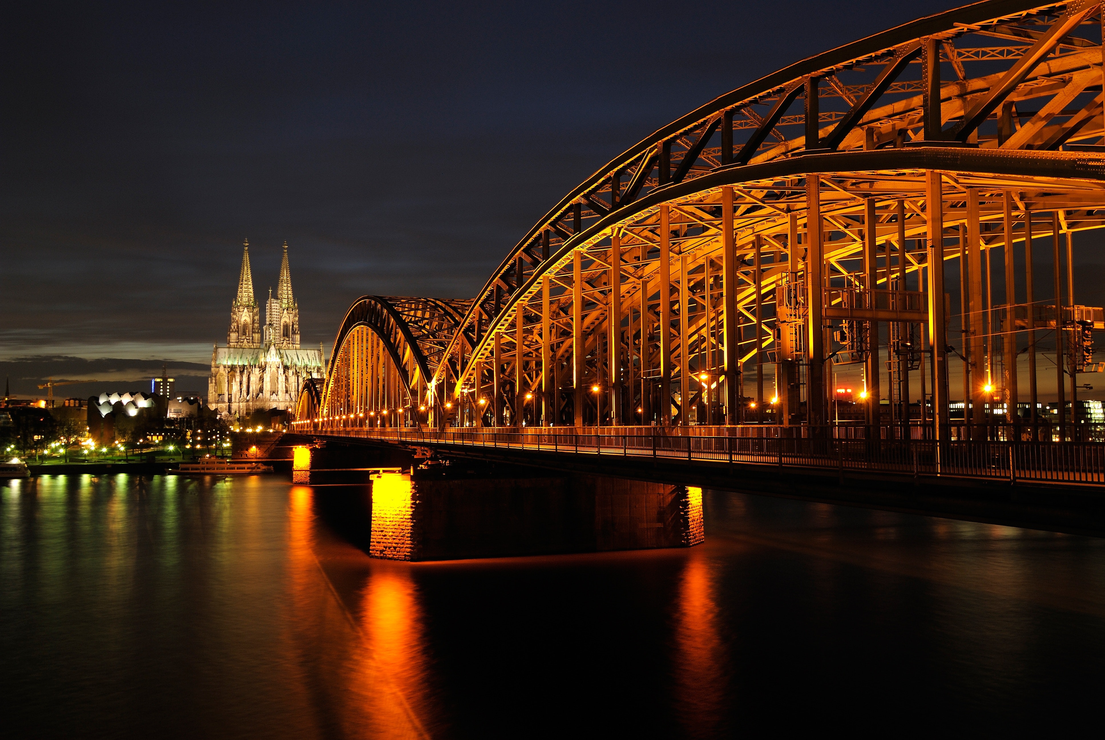 Koln Pexels Pixabay 161849.jpg