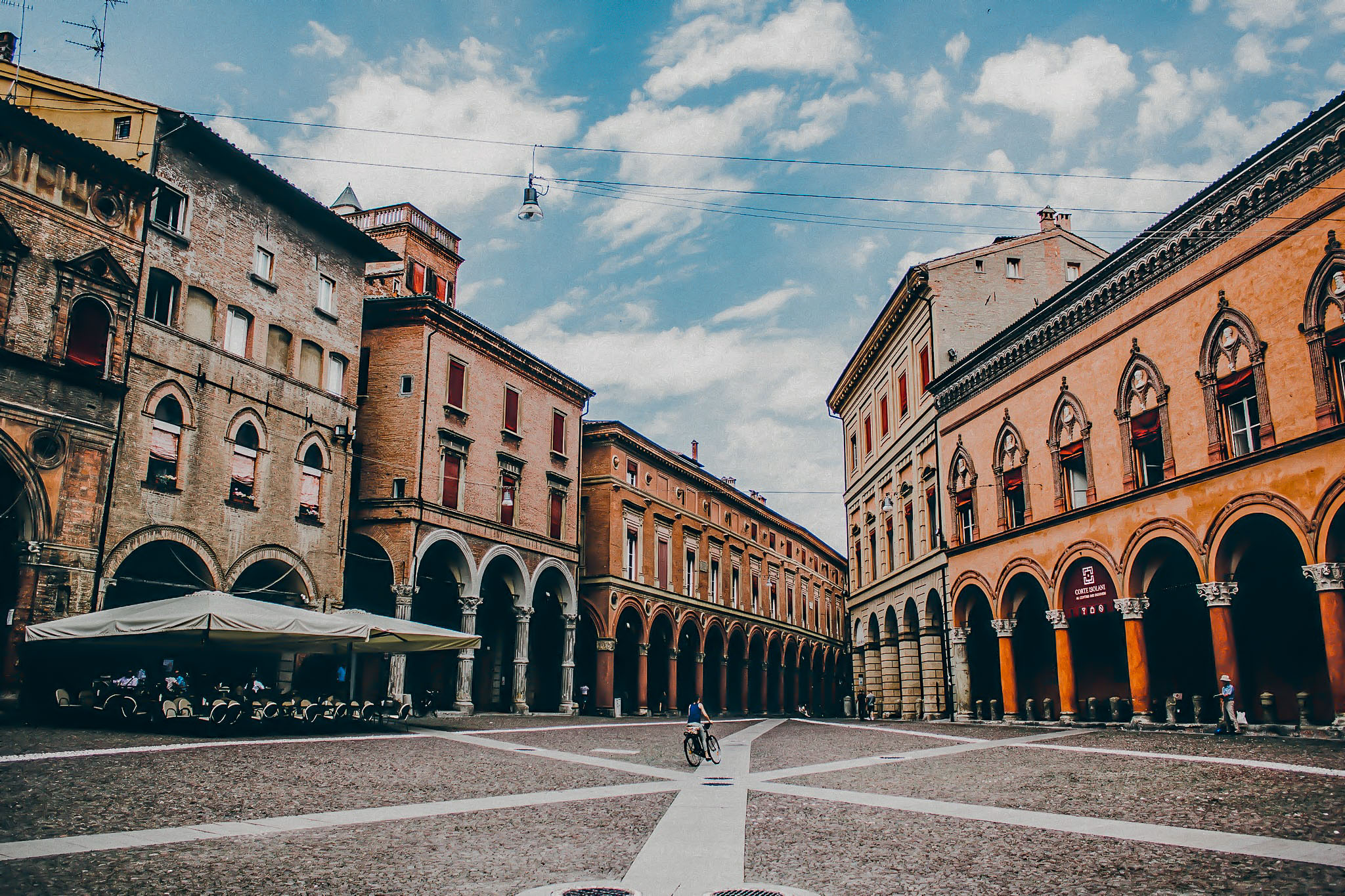 Bologna Lim  Ekayvii82i Unsplash.jpg