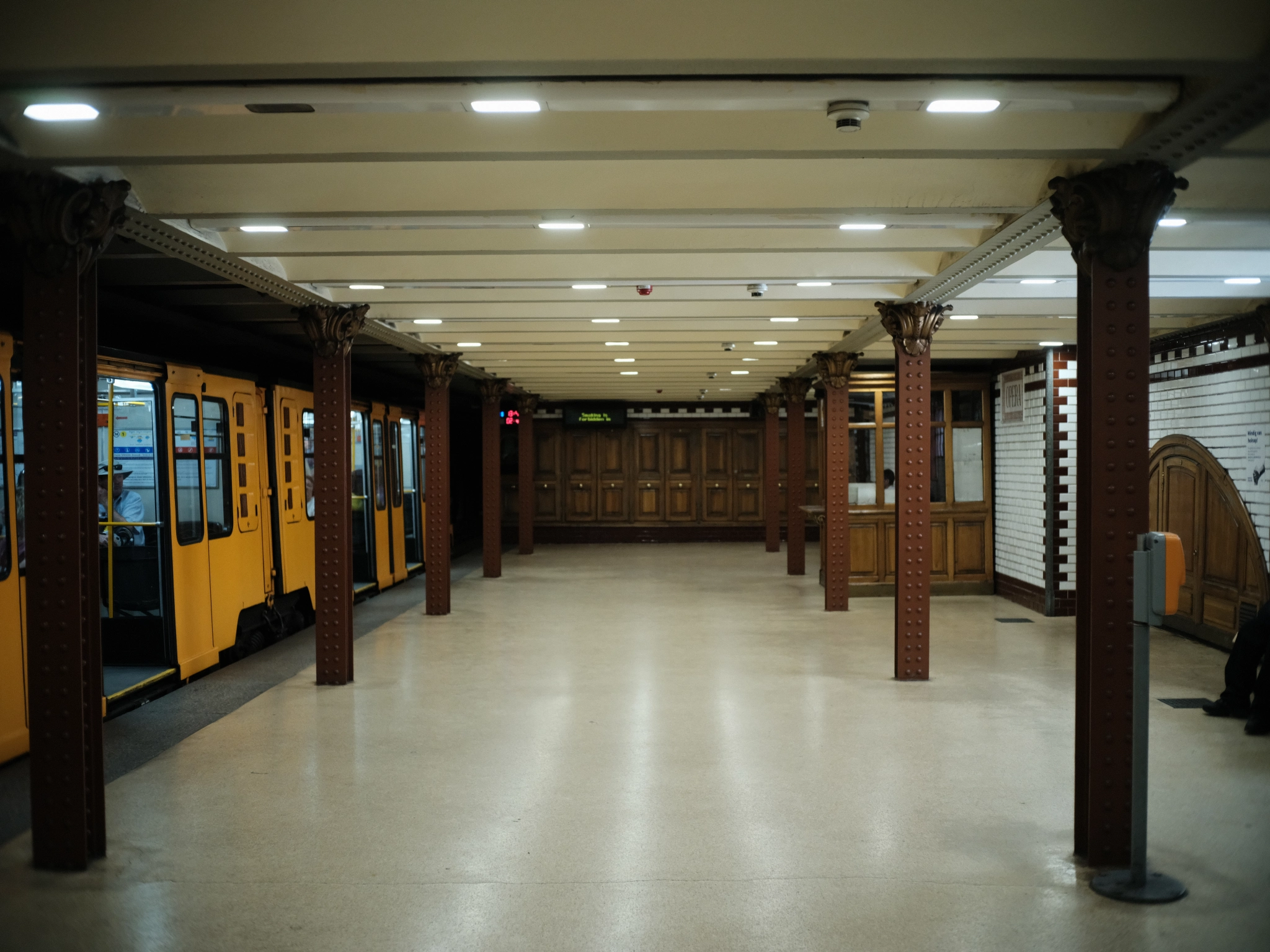 05 Budapester Metro Mit Stil.webp